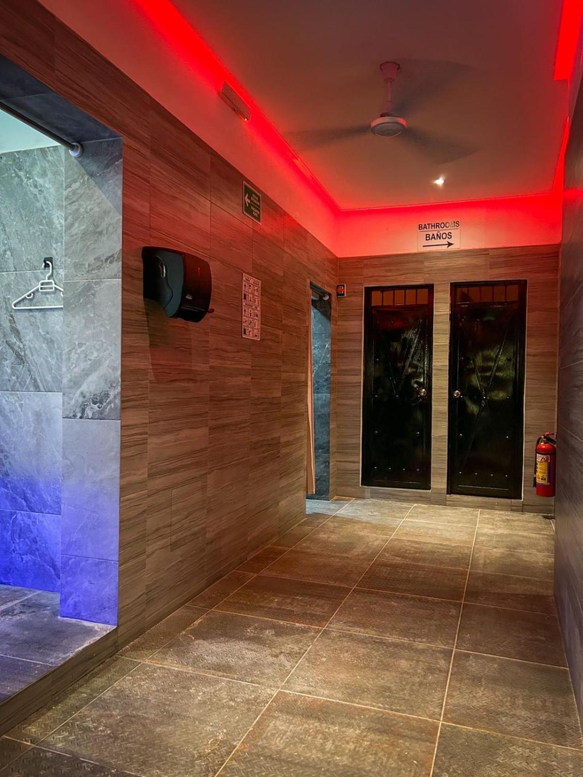 Spartacus Hostel Boutique For Men Puerto Vallarta Eksteriør billede